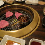 SATOブリアン - 宮崎牛のヒレのすき焼き、にんにくたまり醤油と長崎の雲仙の卵で2