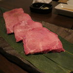 SATOブリアン - 鹿児島の黒毛和牛のタン元1