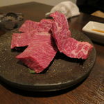 SATOブリアン - 鹿児島の黒毛和牛のハラミ、にんにくたまり醤油かスパイスで1