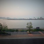 umie - 窓からは港が見えます