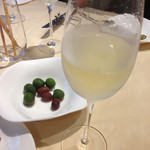 アルティスタ， - 