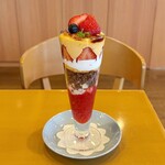 中条たまご直売店 - 料理写真:☆【中条たまご直売店】さん…あまおうのブリュレパフェ(≧▽≦)/～♡