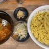 つけ麺屋 やすべえ - 辛味つけ麺大盛あつもり、半チャーシュー、ネギ、にんにくW