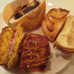 壱弐参 CAFE - パンを切ったところ