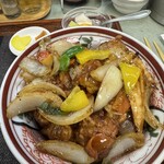 中国料理 頤和園 - 唐揚げ丼が来ました