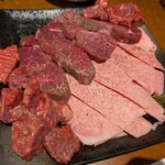 肉屋の二階 - 料理写真:ヒレ、ランプ、サーロイン（4人前）