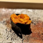 匠 進吾 - 馬糞雲丹。
      養殖ですが、甘すぎなくて好感。