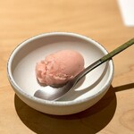 匠 進吾 - 苺のシャーベットも、もちろん美味♪