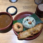 ケララキッチン - パランプリ(揚げバナナ)を追加していただくのが大好きでした♪