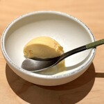 匠 進吾 - 焼き芋までシャーベットに(^^)
      実は、六本木のパティスリーMAYOさんのものなんです。
      お鮨屋さんのデザートとして、こんな贅沢あります？(^^)