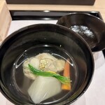 馬車道 大かわ - 蟹味噌と百合根の真薯　聖護院大根　お出汁が堪りません❗️(＊´ Ａ｀＊)