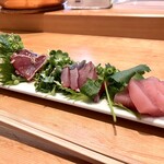 酒-LABO YAMADA - 刺身盛り　左からカツオ、ブリ、マグロ。