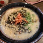 博多らーめん 万々 - 紅生姜　辛高菜　白胡麻　トッピングするのが定番