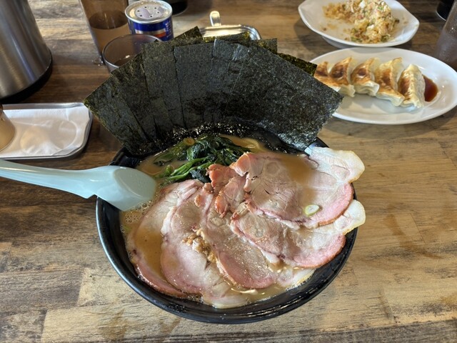 横浜ラーメンとんこつ家 郡山店｜本格とんこつラーメンとサイドメニューで満足の食事