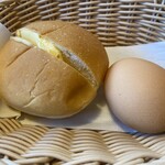 コメダ珈琲店 - コーヒーに付くセット
ローブパン+茹で玉子