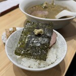 三ん寅 - バラチャーシューと海苔で！