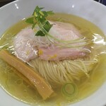 らあめん サンド - 比内地鶏とシャモロックの塩らあめん（アップ）