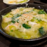 サードグリル - 海老とカマンベールチーズのアヒージョ