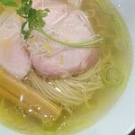 らあめん サンド - 比内地鶏とシャモロックの塩らあめん（アップ）