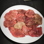 焼肉 済州 - タンシタはこの量で500円