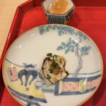 銀座 きた川 - 上の器に油通しした後炭火で焼いた伊勢海老が