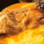 THE YAKINIKU - 卵につけて、ご飯と食べるっフゥー。