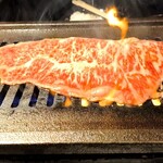 THE YAKINIKU - １枚でロースター覆い尽くすサーロイン。