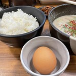 老虎苑 - 今日は久しぶりの生卵@50円
