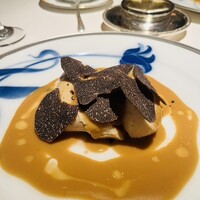 アピシウス - 若鶏胸肉のフォアグラ詰めアルビュフェラ・ソース