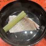 道後 海舟 - 御椀：天然小鯛（小部）の酒蒸し　新玉ねぎ、蕗
