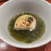 道後 海舟 - 座附：天然トラフグ（長浜沖）の白子の炭火焼き、餅米（宇和町）、新生海苔の餡かけ