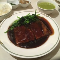 中国飯店 市ヶ谷店 - サービスランチ　豚バラ肉の醤油煮込み