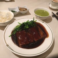 中国飯店 市ヶ谷店 - サービスランチ　豚バラ肉の醤油煮込み