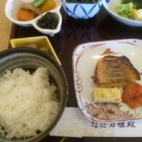 札幌 なだ万雅殿 - 品数の多いお膳です
