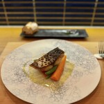 キートス - 答志島サワラをナラで瞬間燻製したソテー