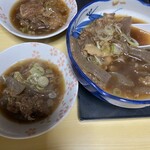 多満利屋 きらく - モツ煮単品。これも食欲そそる奴です。