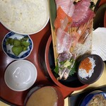 多満利屋 きらく - 刺身定食。1,100円はかなり安い