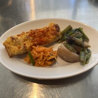 レストラン アルティザン（restaurant Artisan） - 2人でシェアするとこんな感じ
                    キャロットラペは定番ながら、カブ美味しかった