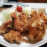 やまだ食堂 - 鶏唐揚げと、蟹爪だぁ…