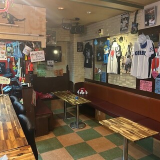 マイクを持ちステージに上がりギターを弾いて”君こそスターだ”