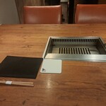 焼肉うしごろ - 私が案内されたテーブル席です。