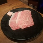 焼肉うしごろ - 鹿児島県産の大判サーロイン・その2です。