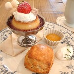 喫茶 tameiki - 別の日のいちごのミニプリンアラモード780円、スコーン(イートインは生クリームとジャム付き)430円、薬膳茶600円(風月)✨季節のジャムはゆずを！丁寧に作られ柚子の皮と果肉がとても美味しい♡