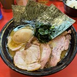 家系総本山 吉村家 - 