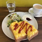 かどでcafe - なんか、毎回、同じ写真のような気がしますが(^-^; ボリュームたっぷりで美味しいんです！