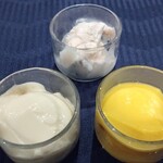 赤坂 四川飯店 - いちごアイス（奥）杏仁プリン（左）マンゴープリン（右）