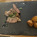284806025 - ポーク:  付け合わせのさつまいもは、一度焼き芋にしてから揚げていると思います。微かにスプリンクルされた濃ゆい味の塩効果から究極に甘さがででとても美味し食いたいだきました