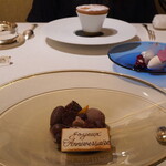 ロオジエ - ショコラのヴァリエーション　カカオニブのエスプーマ　黒コショウのアクセント