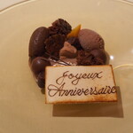 ロオジエ - ショコラのヴァリエーション　カカオニブのエスプーマ　黒コショウのアクセント