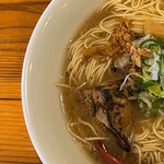 麺屋 だいくう - 博多中華そば（大盛り）左　　　　　　　　　　　　　　　　　　　　　　【Aセット】¥950円　大盛りなので¥1050
      （中華そば＋唐揚げ＋ご飯）